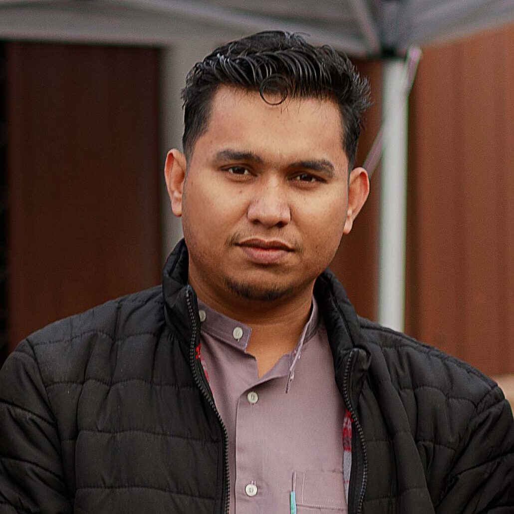 Irfan Abdu Shukur Rohingya Youth Association of Portland Food Distribution Coordinator portrait, outside